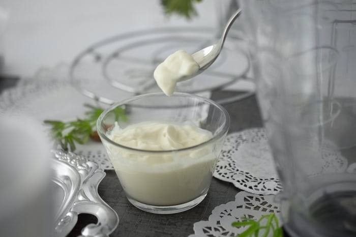 Yogurt sideffects: क्या आप भी करते है दही के साथ इन चीजों का सेवन तो हो जाइए सावधान