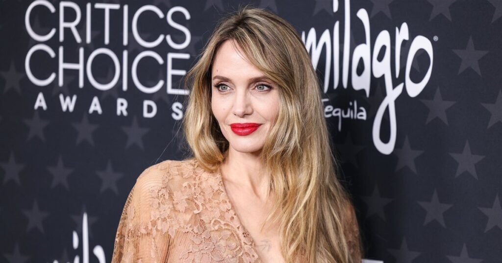 Анджелина Джоли в ярости: старшая дочь ушла из дома