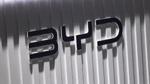 BYD представила доступный гибридный кроссовер Sea Lion06 с функциями бизнес-класса