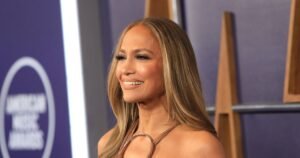 Дженнифер Лопес отменила концерт в России из-за страха 'отмены'