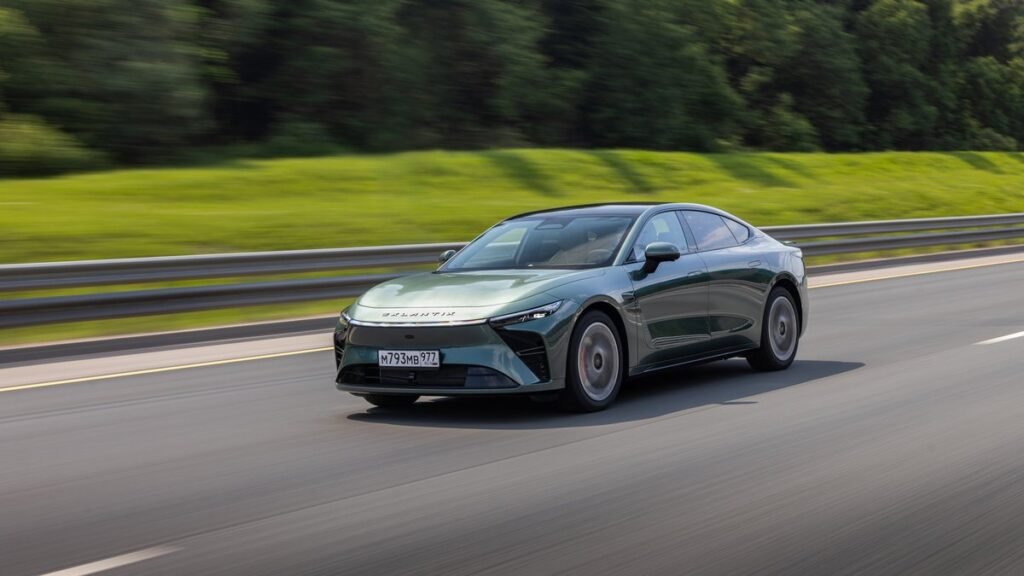 Exeed запускает продажи электрического седана Exlantix ES в России