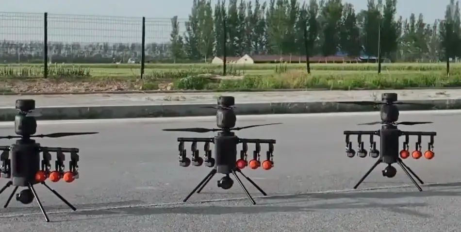 Китай провел испытания «универсального роя» дронов с участием бомбардировщиков Black Bee