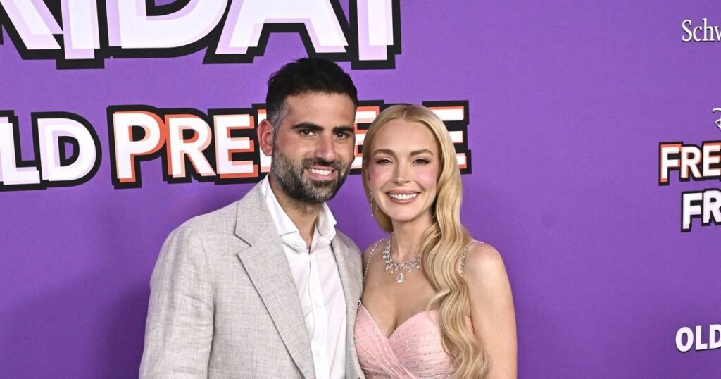 Линдси Лохан вышла в свет с мужем-финансистом