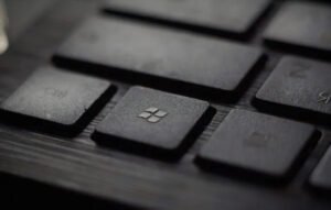 Microsoft отказалась от упрощения системного трея Windows 11