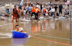 Наводнения в Пекине: 30 человек погибли