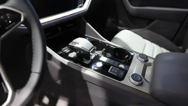 Названы автобренды, теряющие позиции на рынке РФ