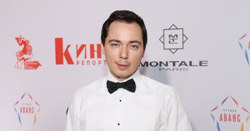 Родион Газманов показал архивное фото с маленьким Децлом