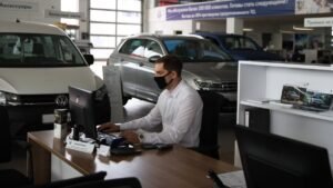 Российский авторынок в кризисе: сокращение числа дилеров