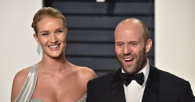 Роузи Хантингтон-Уайтли и Джейсон Стэйтем с детьми на яхте