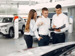 Рынок автомобилей в России: укрепление рубля и низкая активность