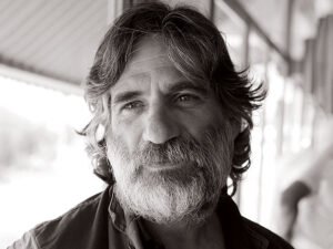 Умер известный актер Алон Абутбуль: трагический инцидент на пляже к югу от Хайфы