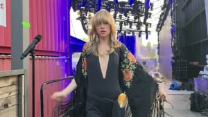 Узкие брюки довели до больницы: звезда фильмов Роберта Паттинсона рассказала о неожиданных последствиях