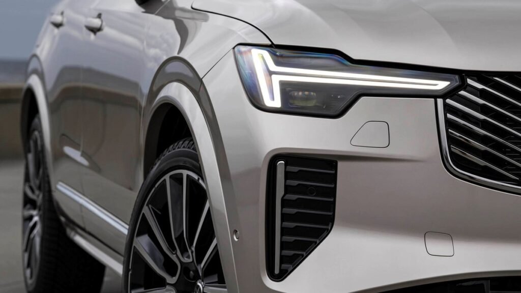 Volvo отзывает кроссоверы XC60 и XC90 из-за неисправности аккумулятора