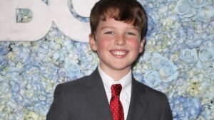 Звезда «Детства Шелдона» шокировал поклонников новым имиджем