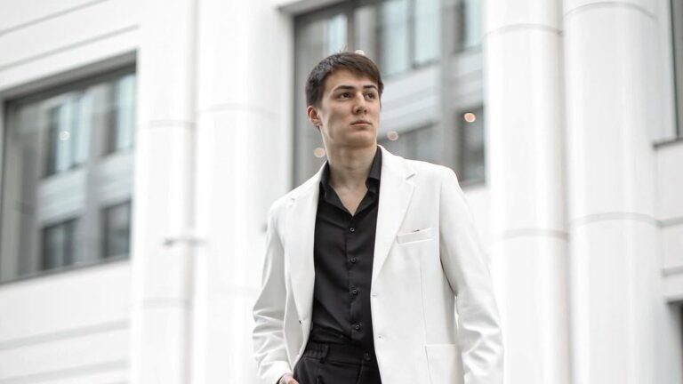 Звезда «Слова пацана» стал отцом в свой день рождения