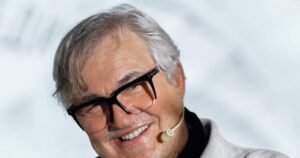 65-летний Дибров снова в игре: две красотки в его доме после ухода жены