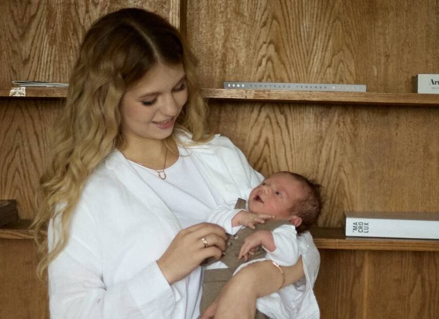 Александра Трусова показала редкие фото с сыном Михаилом