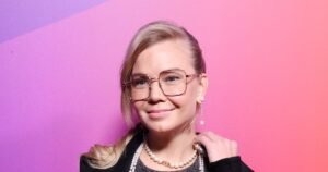 Алла Михеева в Москве: серый костюм и украшения Dior за 200 тысяч рублей