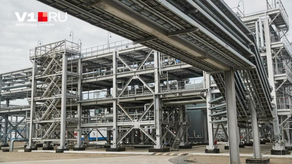 Беспилотники атаковали нефтезавод в Волгограде: пожар и последствия