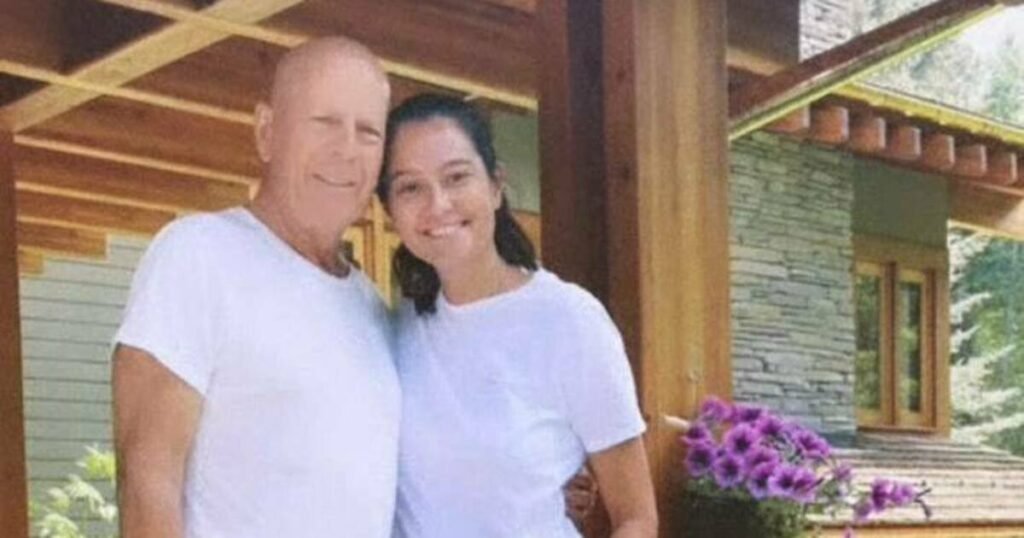 Брюс Уиллис живет в отдельном доме из-за прогрессирующей деменции