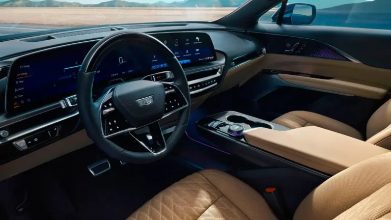 Cadillac Lyriq 2026: отказ от кнопки запуска и новые опции