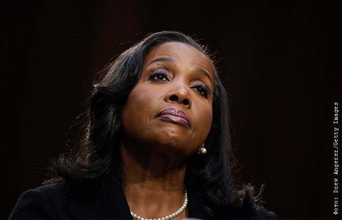 Член совета ФРС Кук refuses уходить в отставку после решения Трампа