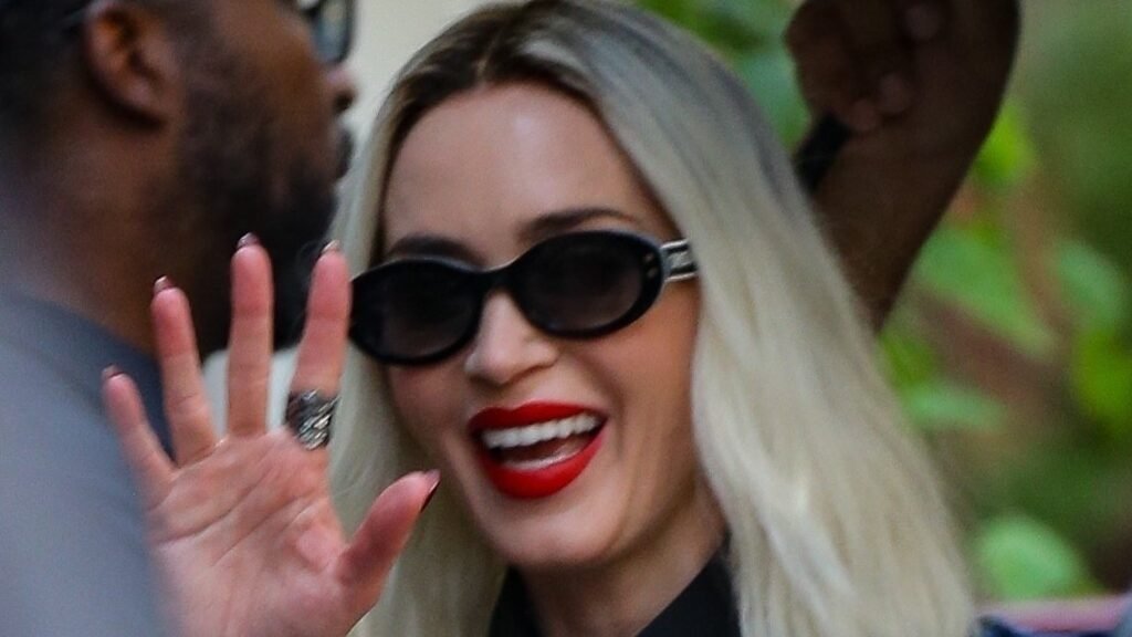 Эмили Блант в новом образе для сиквела «Дьявол носит Prada»