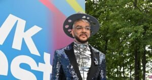 Филипп Киркоров показал фото ожога на руке после инцидента с пиротехникой