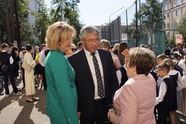 Глава Бурятии Алексей Цыденов: о любви, семье и скорости принятия решений