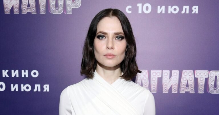 Юлия Снигирь в прозрачном образе: 42-летняя актриса удивила дерзкой фотосессией