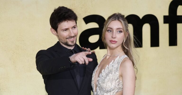 Юлия Вавилова в бикини: новая фотосессия возлюбленной Павла Дурова