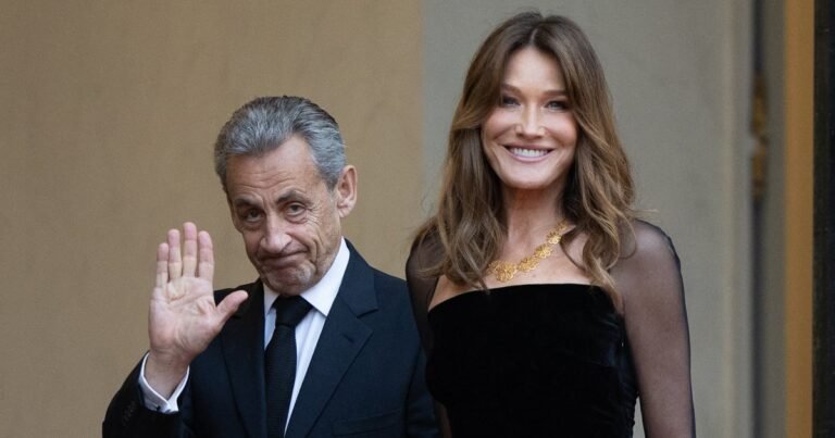 Карла Бруни и Николя Саркози с дочерью на публике