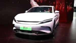 Китай лидирует по продажам новых авто в мире за полгода 2025