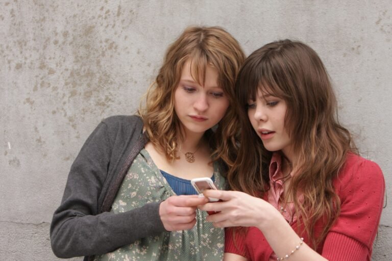 Лучшие сериалы для вечернего просмотра по мнению пользователей соцсетей