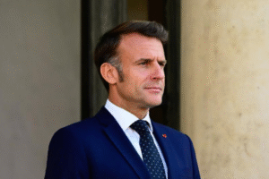 Макрон назвал срок определения места встречи Путина и Зеленского