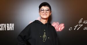 Мария Хакамада в шокирующем образе: 70-летняя звезда поразила поклонников крошечным купальником