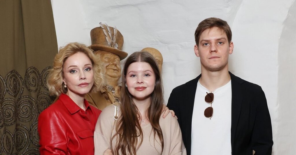 Марина Зудина почтила память Олега Табакова на выставке в музее МХАТ