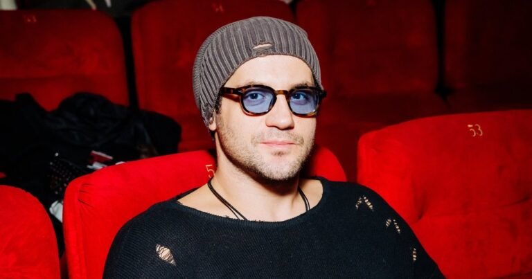 Марк Богатырев и Татьяна Арнтгольц с сыном снялись в шоу