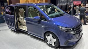 Mercedes-Benz V-Class: Роскошный минивэн для избранных
