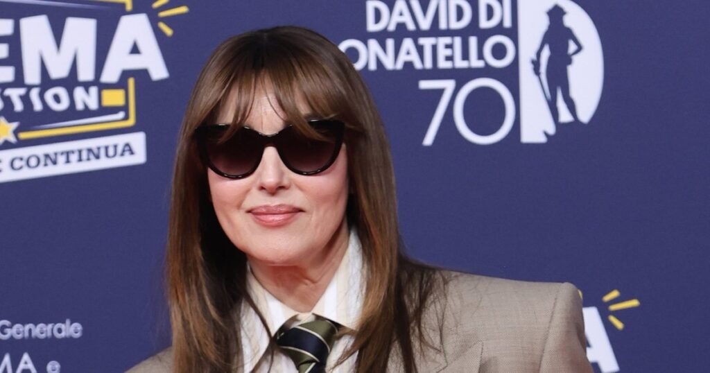 Моника Беллуччи поделилась откровенным фото в купальнике