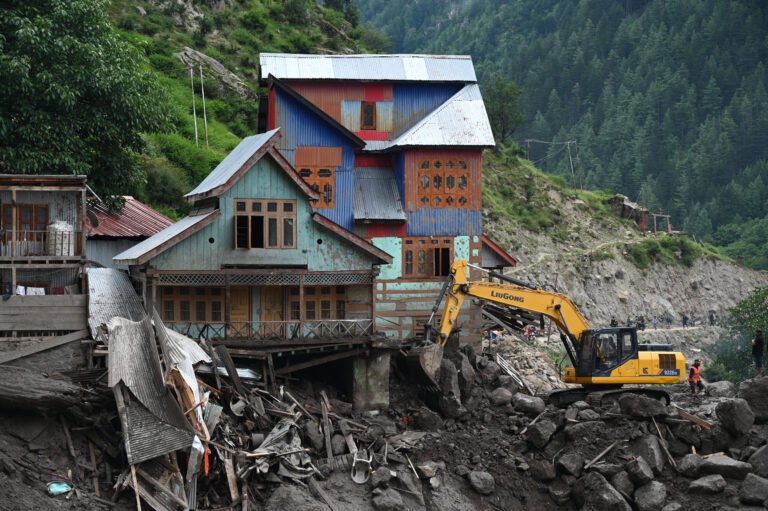 Наводнения в Индии: десятки жертв, сотни пропавших