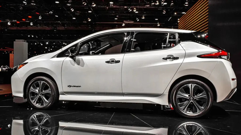 Названы самые распространенные электрокары в России: Nissan Leaf лидирует
