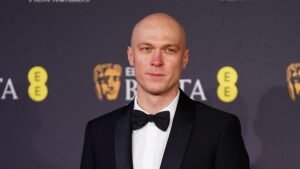 Неузнаваемый Юра Борисов на съемках в Голливуде: первый взгляд