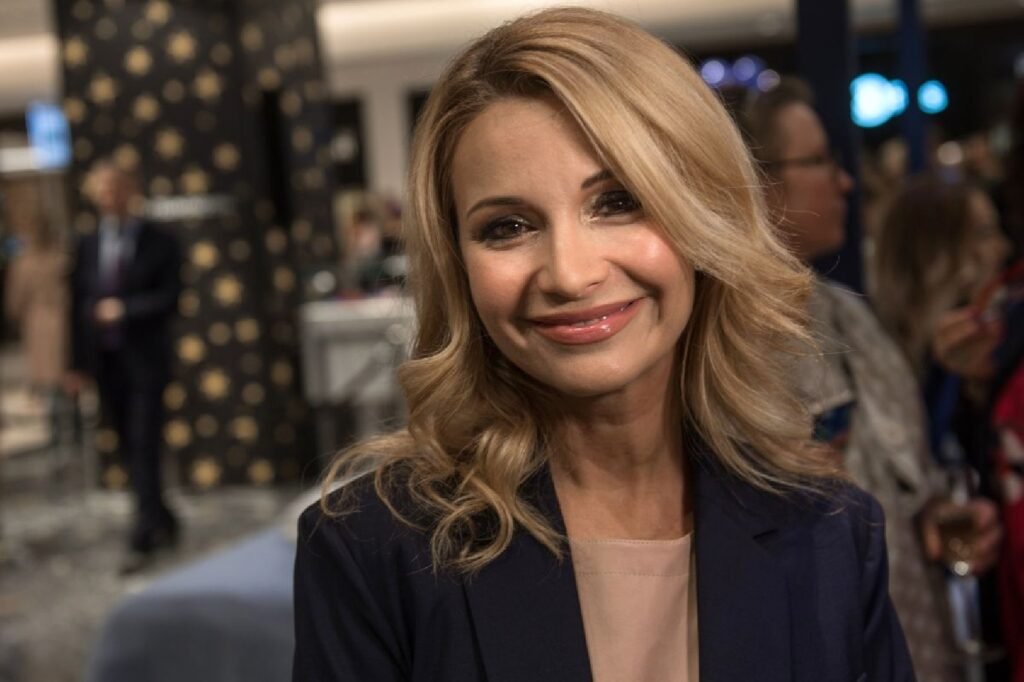 Ольга Орлова в бикини: 47-летняя ведущая поделилась пляжными фото