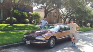 Отец с сыном купили редкий 34-летний американский универсал