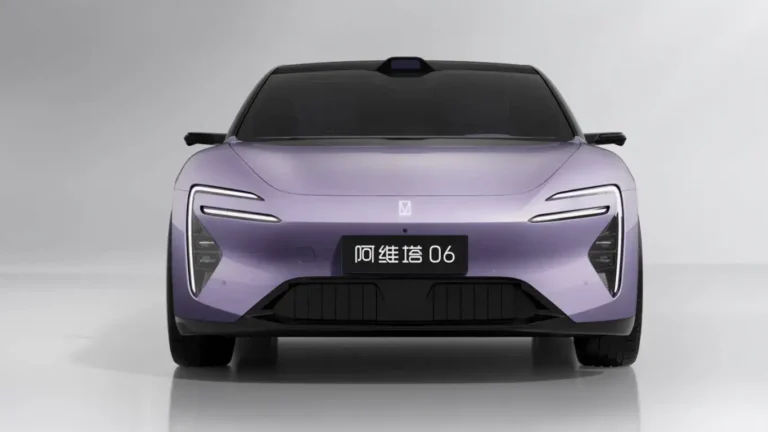 Первые экземпляры Avatr 06 поставлены на учет в России