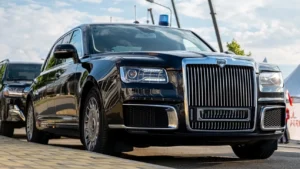 Первый российский гибрид Aurus Senat выходит на улицы