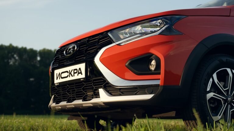 Продажи Lada резко упали из-за нехватки компонентов Iskra
