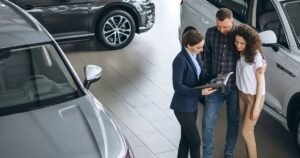 Продажи премиальных авто в РФ упали на 41% за полгода