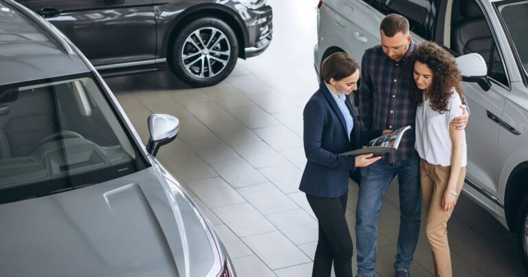 Продажи премиальных авто в РФ упали на 41% за полгода